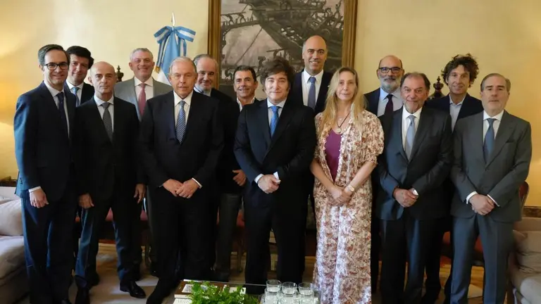 Con quién fue la última reunión de Milei antes de volver de su gira europea