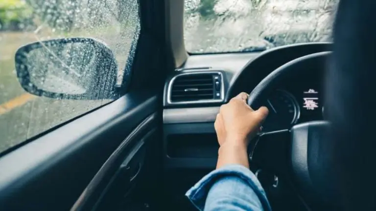 Cómo desempañar los vidrios del auto sin usar el aire acondicionado y ahorrar combustible