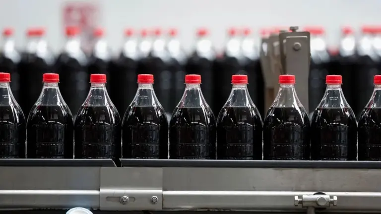 Cuánto se paga de impuestos al comprar una gaseosa, la queja del dueño de Manaos