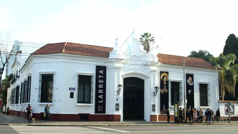 Museo Larreta: un jardín andaluz escondido en Belgrano que contrasta con el ruido urbano y te hace sentir en España