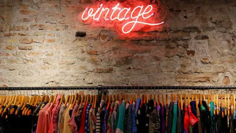 Ferias vintage y de ropa usada, una tendencia que crece ante los precios "imposibles" de la indumentaria