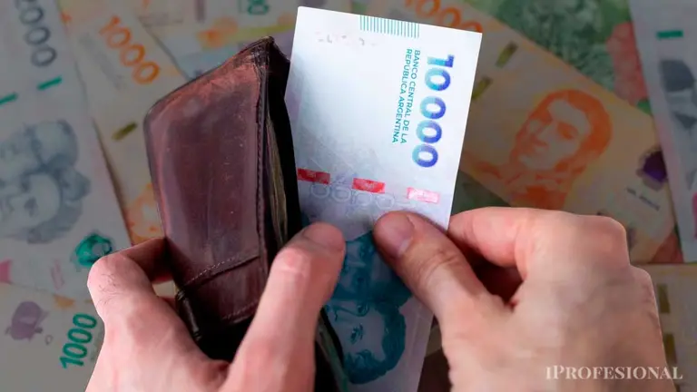 Los bancos endurecen requisitos para otorgar créditos y es récord el endeudamiento de familias