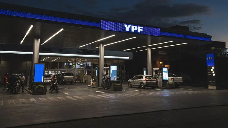 YPF comenzará a exportar nafta y gasoil Infinia, un hito para el mercado argentino de combustibles