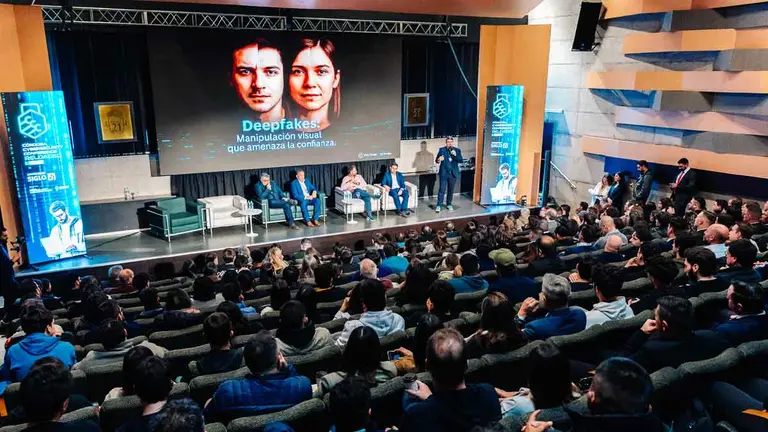 Inteligencia artificial en seguridad digital: ¿por qué una arma de doble filo?