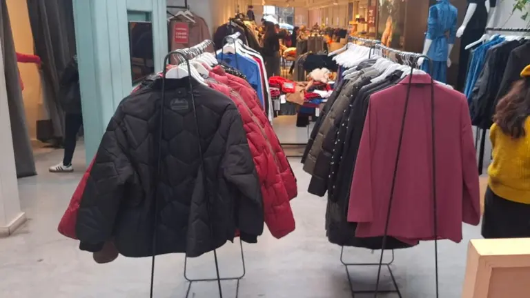 Furor por la ropa importada: las compras al exterior se dispararon 180% en lo que va del 2025