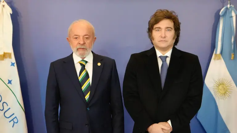 El frío saludo de Milei con Lula y las diferencias que mostraron en la cumbre del Mercosur