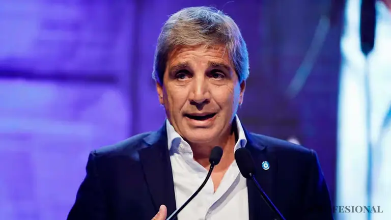 Caputo afirmó que los jubilados con aportes superan el millón de pesos por mes