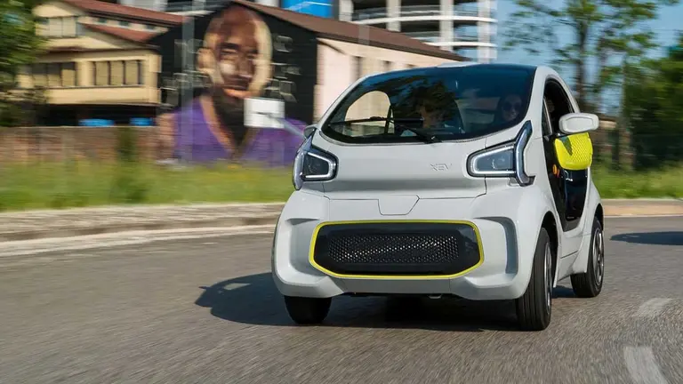 Cómo es y cuánto cuesta el nuevo mini auto eléctrico futurista que ya se vende en Argentina