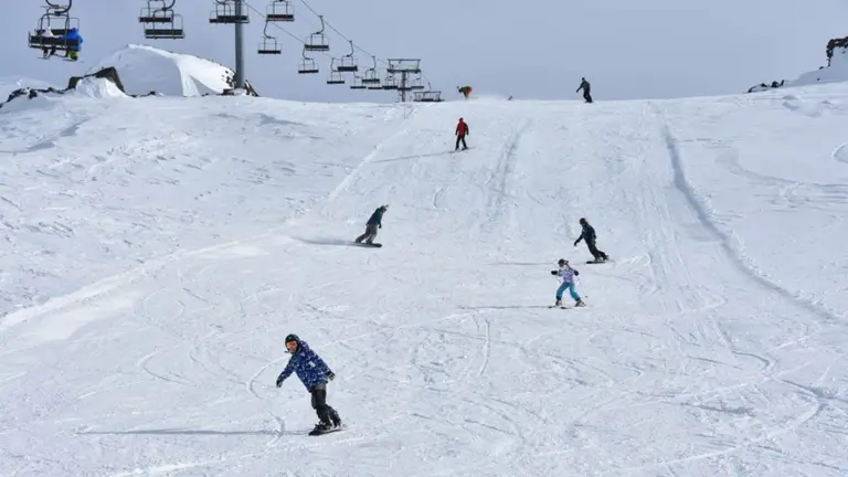 Cuánto cuesta esquiar en Argentina en invierno 2025: diez opciones y precios variados