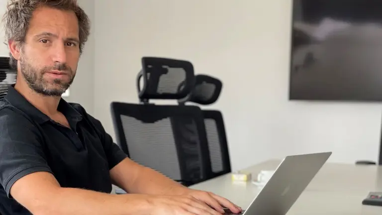 Es argentino y creó el "Mercado Libre de las vacas": un marketplace donde se compra y vende ganado