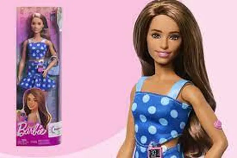 Barbie inclusiva: la nueva muñeca que visibiliza la diabetes tipo 1, con monitor de glucosa y bomba de insulina