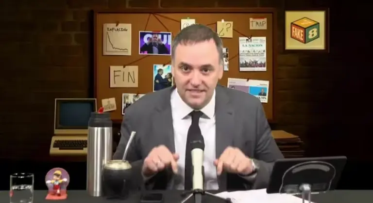 Fake-7-8: el streaming de Adorni que parodia al programa K y cuestiona a los periodistas