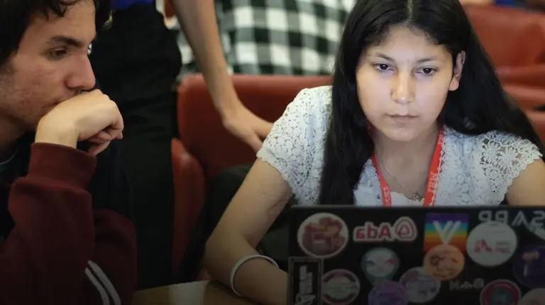 Becas de Google y Junior Achievement para estudiar Soporte IT