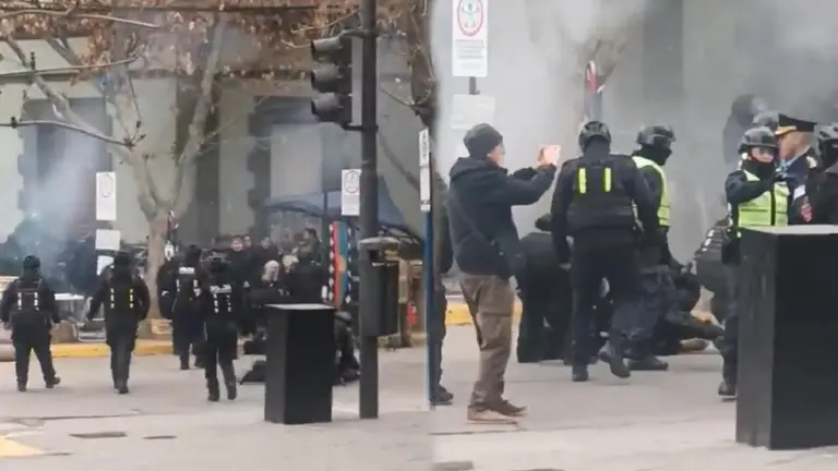 Tensión en Neuquén: desalojan una protesta mapuche frente a Casa de Gobierno