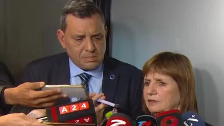 Kicillof apartó a 24 policías vinculados con el excomisario candidato de LLA y Bullrich salió al cruce