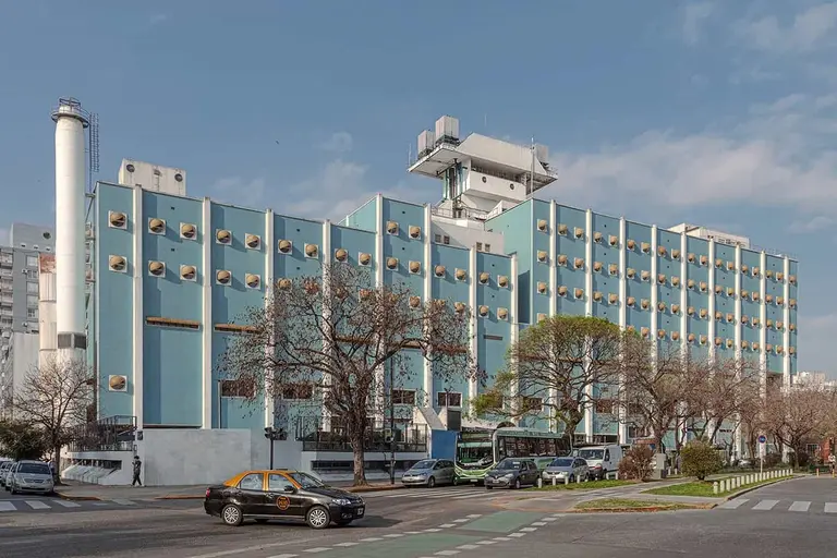 ¿Cierra el Hospital Naval?: por la motosierra en la Armada desactivan convenio clave y peligran 500 empleos