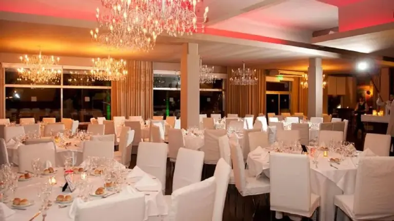 Salón, vestido, catering y todo para un casamiento: cuánto cuesta una fiesta íntima y una con todos los lujos