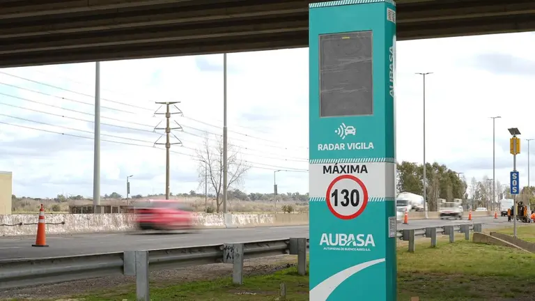 Dónde están los nuevos radares en la Au. Buenos Aires-La Plata y cuánto sale la multa