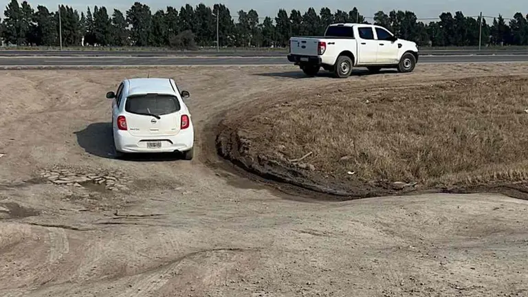 Habían hecho una bajada clandestina en autopista y el Municipio la cerró por seguridad