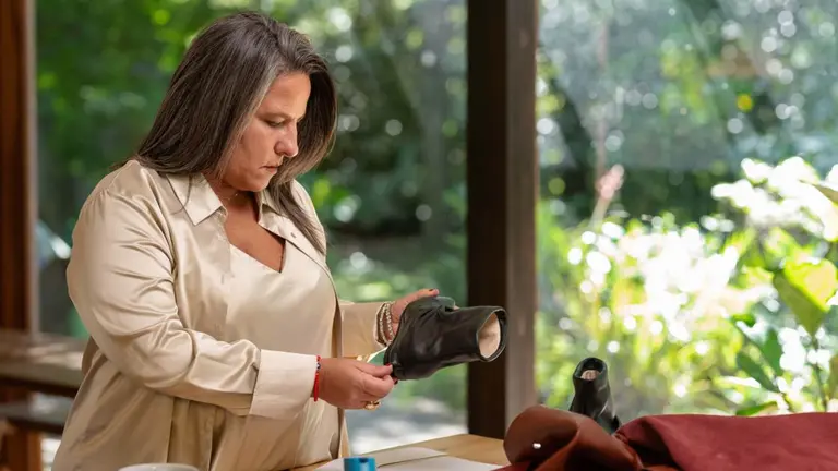 Cómo Natalia Corso rompió el techo de cristal en el calzado: la fábrica rosa que factura cientos de miles de pesos