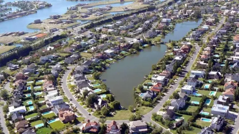 Realizaron allanamientos en Nordelta, en busca de información sobre los dueños de la droguería Suizo Argentina