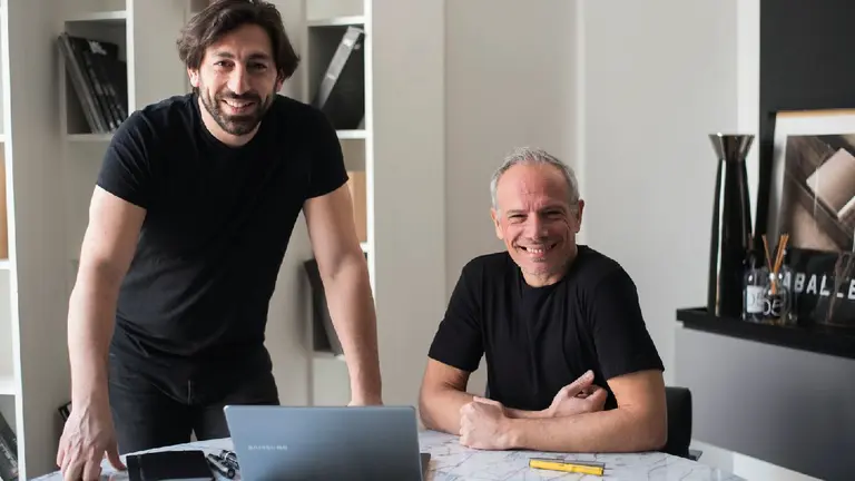 Empezaron con una inversión mínima y hoy lideran el diseño interior con su "servicio 360"