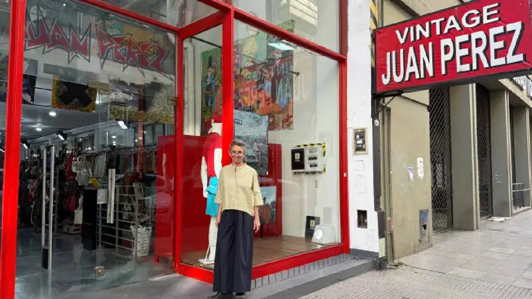 La tienda de ropa vintage que atrae a celebrities y vende en grandes cantidades para competir con Shein