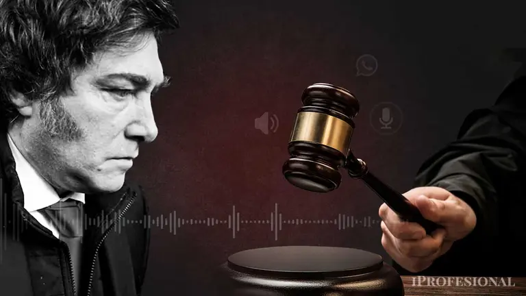 Javier Milei a la izquierda y una mano con un martillo de la justicia a la derecha