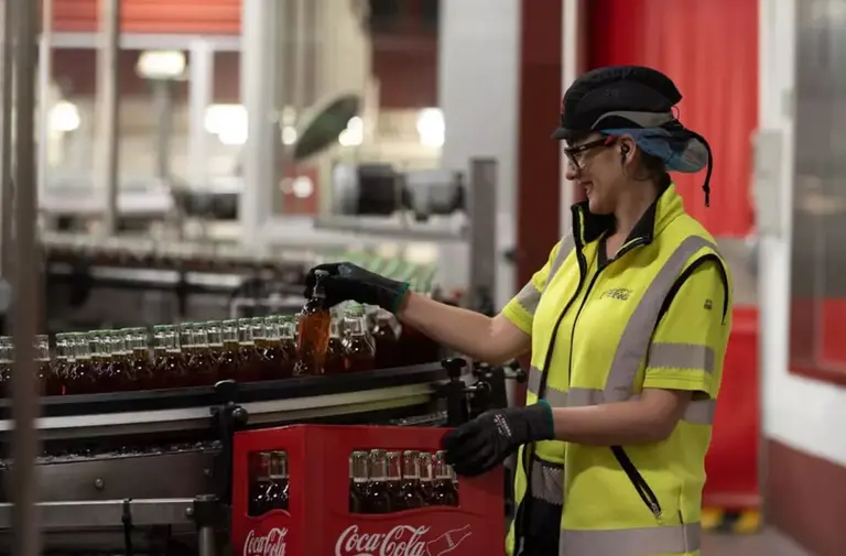 Empleada de Coca Cola