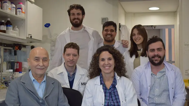 Científicos argentinos usan IA para ver por primera vez un receptor clave vinculado al Alzheimer