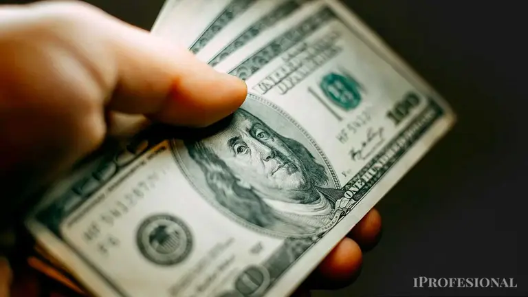 El dólar se desplomó $85 y el mayorista se alejó del techo de la banda, tras el respaldo clave de Estados Unidos