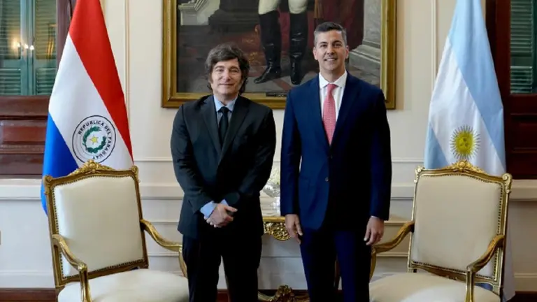 Javier Milei se reunió con su par Santiago Peña en Paraguay y apoyó al régimen de maquila