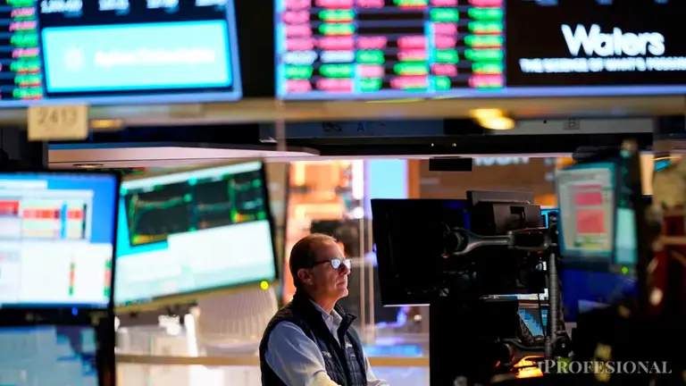 Mercados en alerta por la guerra en Medio Oriente: sube el crudo y retroceden acciones