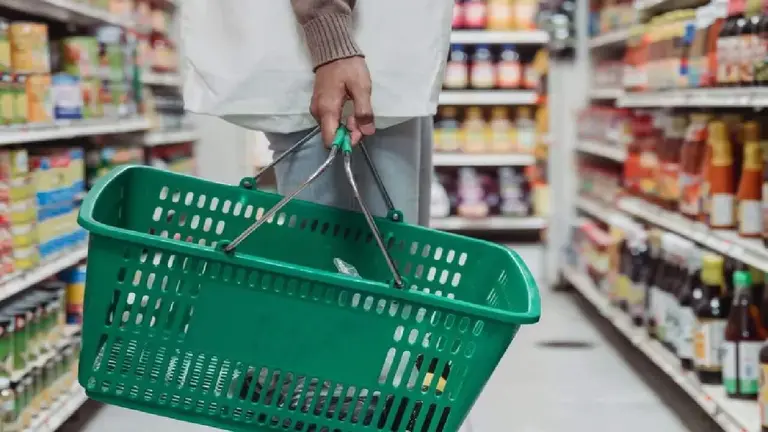 Los días claves para ahorrar más en supermercados Coto y Carrefour
