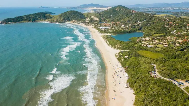 Ni Florianopolis ni Buzios: el destino del Sur de Brasil que será tendencia en el verano