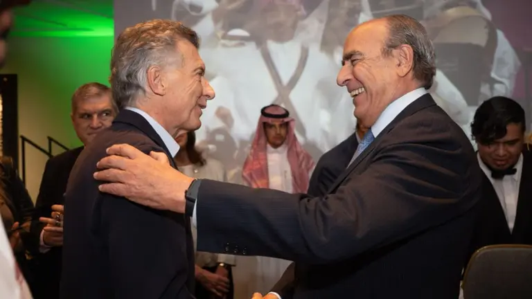 Francos se mostró con Macri en un evento diplomático, en medio de rumores de acercamiento