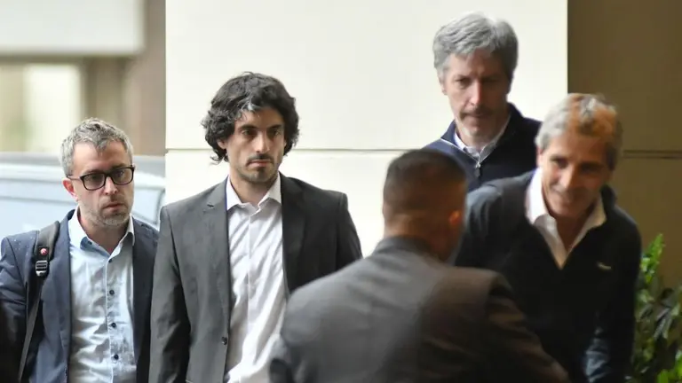 "Busca evitar distorsiones": la explicación del equipo de Caputo sobre la nueva restricción al dólar