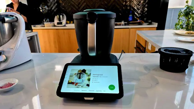 ¿Listo para innovar en tu cocina? Este robot te ofrece más de 20 modos de cocción y acceso a 100.000 recetas