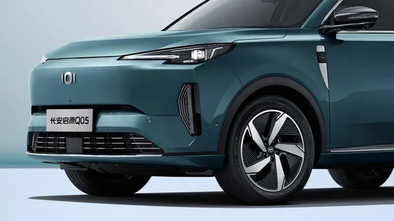 La china Changan se relanza en Argentina con un inédito auto SUV híbrido enchufable