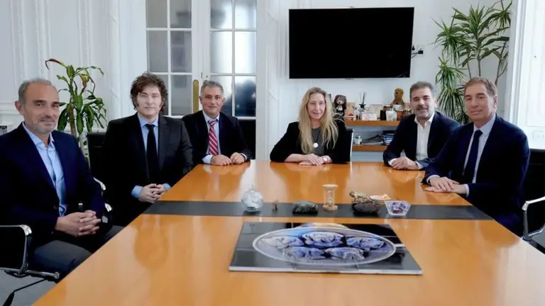 Santilli busca tomar el control de la campaña pero el oficialismo no quiere coronarlo como "salvador de Milei"