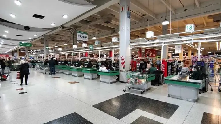 Cerrará un conocido shopping de Palermo y un hipermercado tras la venta de un mega terreno
