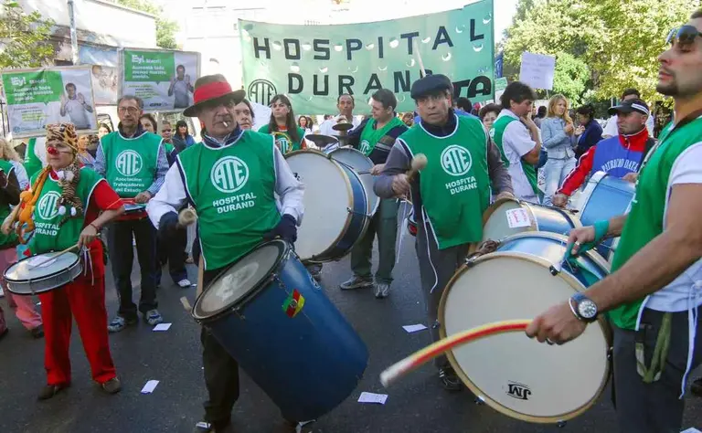 Trabajadores de hospitales de CABA marchan para exigir actualización salarial y un bono de 250.000 pesos
