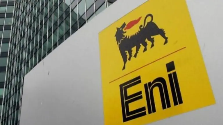 Logo ENI sobre una pared