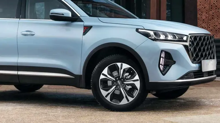 Cómo es y cuánto sale el nuevo auto SUV chino que compite con el Toyota Corolla Cross