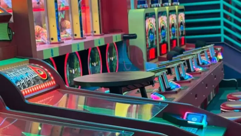 Una cadena de "fichines" busca pasar del cierre masivo de locales a conquistar los shoppings