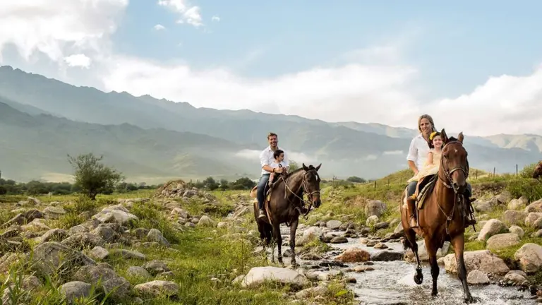 Cinco formas de ahorrar para una escapada en Semana Santa: descuento, cuotas y más