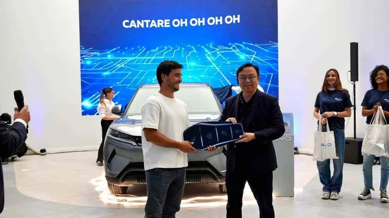 Quién es el poderoso empresario de una automotriz china que visitó el país de incógnito
