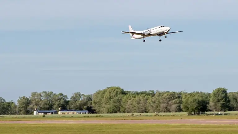 Comenzaron los vuelos: esta ciudad del Interior inauguró la conexión aérea con Aeroparque