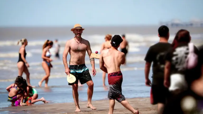 Verano 2026: cuánto sale pasar una semana en la Costa Atlántica para una familia tipo
