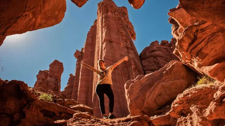 Una provincia lanzó su Previaje: devuelve el 50% de gastos en hoteles y pasajes pero en su cuasimoneda